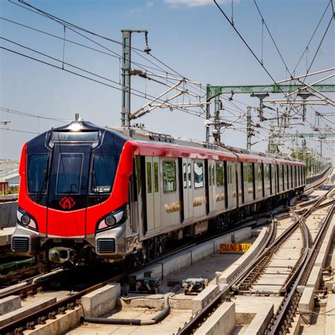 Lucknow metro train in hindi